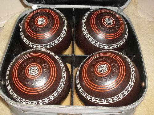 LOVELY BOWLING BALLS 5 1\8.IN CASE + EXTRA 2 BALL CASE