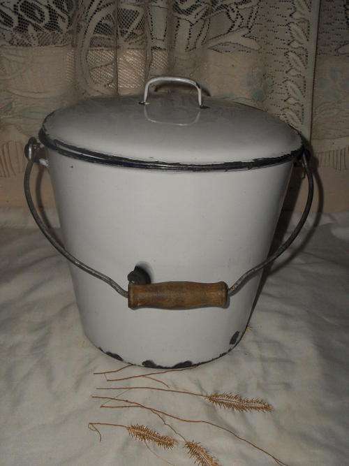 VINTAGE ENAMEL BUCKET
