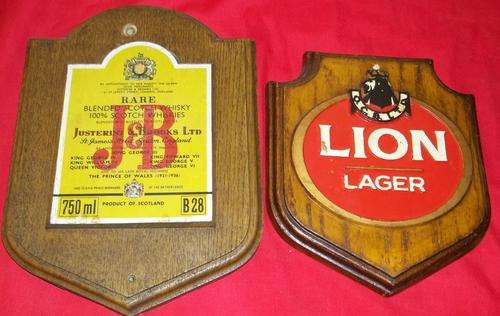 2 X WOODEN BAR PLAQUES - ONE LION LAGER