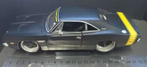 # 1969 - DODGE CHARGER P/T - DIE CAST MODEL - 1:24 - MAISTO #