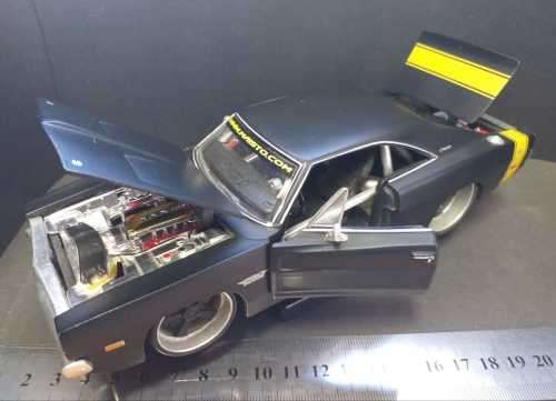 # 1969 - DODGE CHARGER P/T - DIE CAST MODEL - 1:24 - MAISTO #