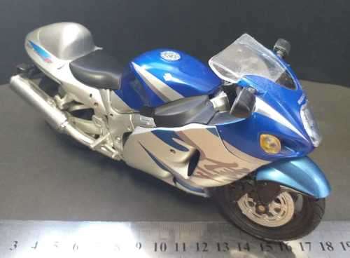 # SUZUKI GSX 1300 R - DIE CAST MODEL - 1:12 #