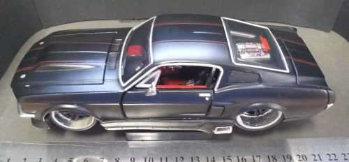# 1967 - FORD MUSTANG GT - DIE CAST MODEL - 1:24 - MAISTO #