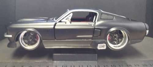 # 1967 - FORD MUSTANG GT - DIE CAST MODEL - 1:24 - MAISTO #