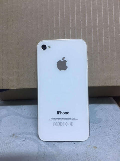 iPhone 4 White 16GB !! Good Condition!!