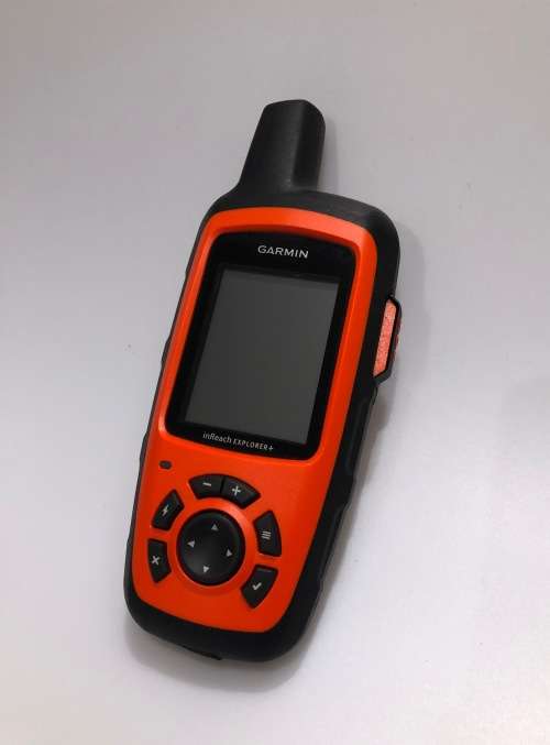 Garmin InReach Explorer+ Satellite Communicator with GPS + Mapping (incl. carabiner and belt clips)