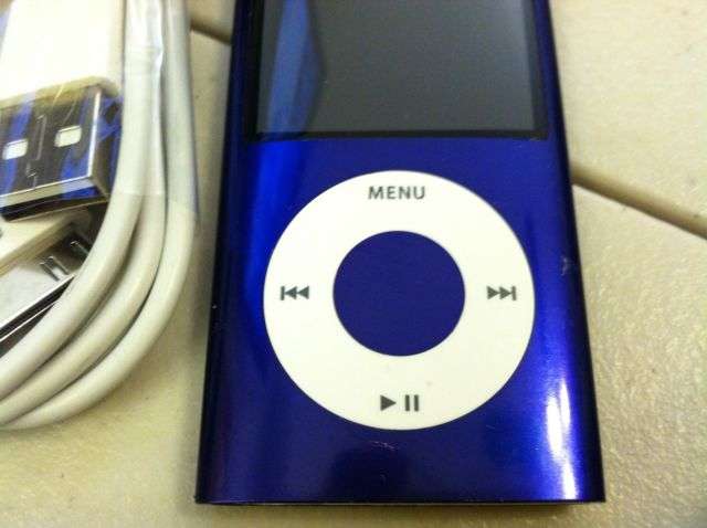 Apple iPod nano 5th Generation Blue (16 GB)