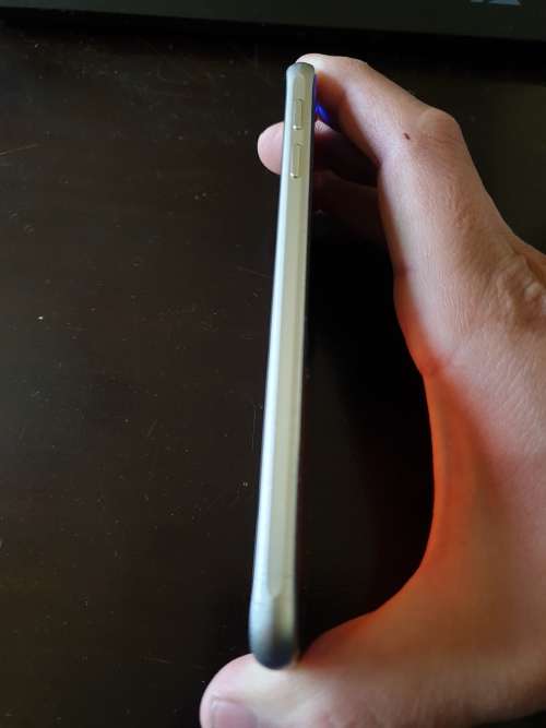 SAMSUNG S6 EXCELLENT CONDITION CHARGER AND BOX INCLUDED