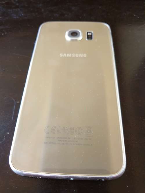 SAMSUNG S6 EXCELLENT CONDITION CHARGER AND BOX INCLUDED