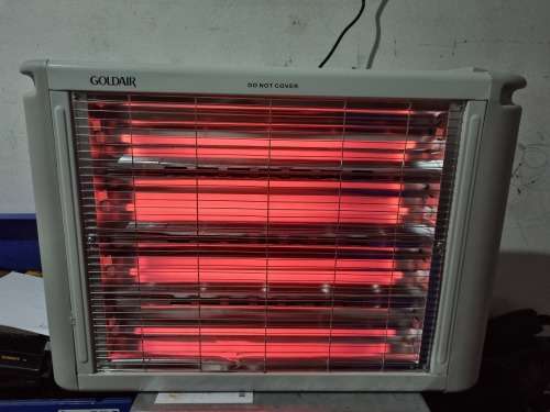 6 BAR QUARTZ HEATER BRAND NEW IN BOX TESTED AND BOXED BARGAIN!