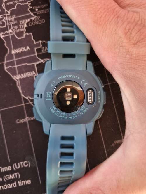 GARMIN INSTINCT BRAND NEW OPEN BOX! LAST ONE! NEW AT PRICE OF SECOND HAND UNIT!