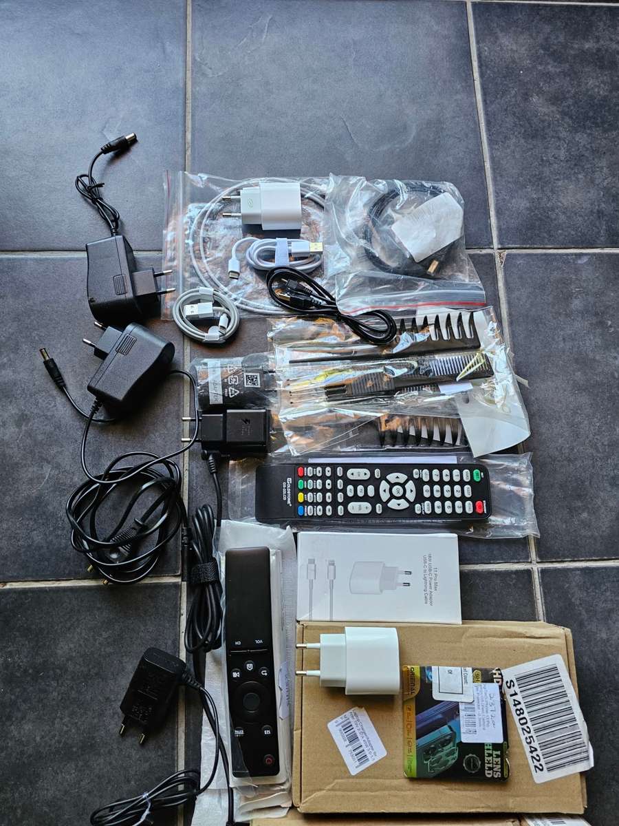 MIX OF LAPTOP AND CELL CHARGERS BONUS EXTRA`S CHEAP DEAL MONEY TO BE MADE!