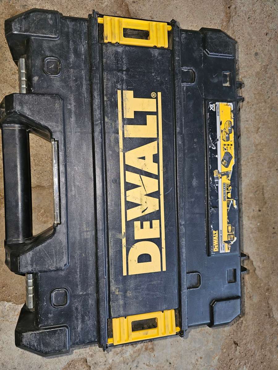 DEWALT DCD796 18V 5AH GOOD WORKING CONDITION GRAB A BARGAIN! LATE ENTRY GRAB IT NOW!