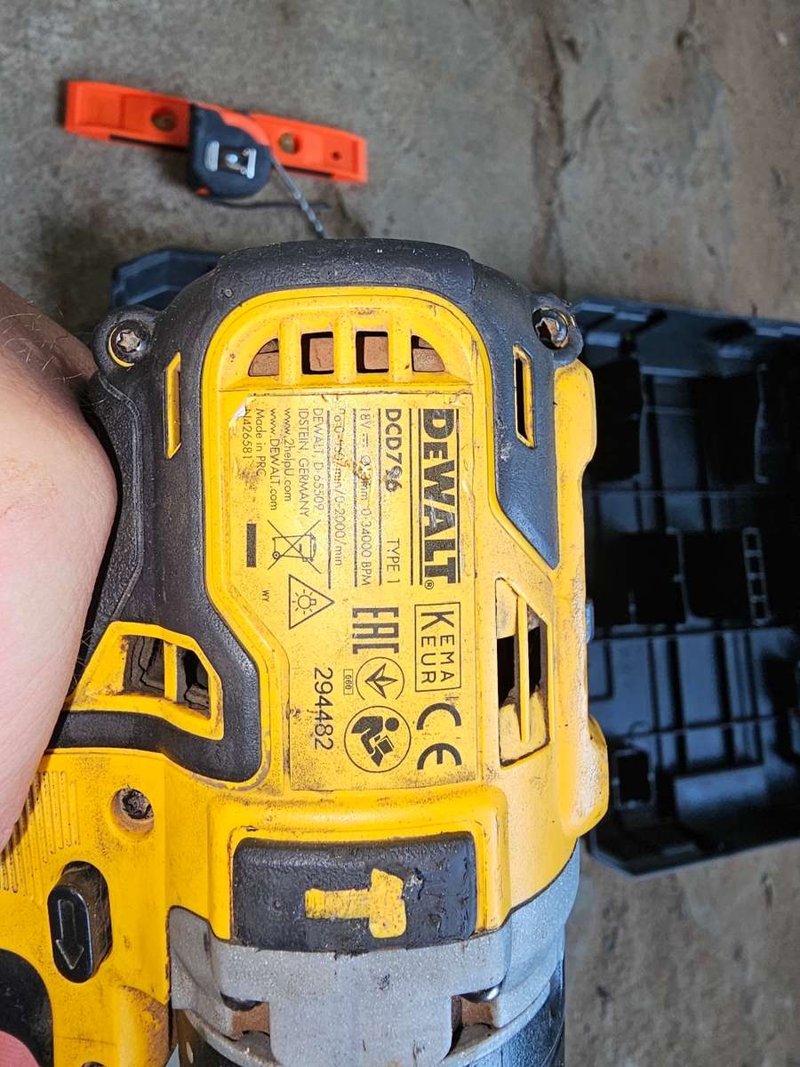 DEWALT DCD796 18V 5AH GOOD WORKING CONDITION GRAB A BARGAIN! LATE ENTRY GRAB IT NOW!