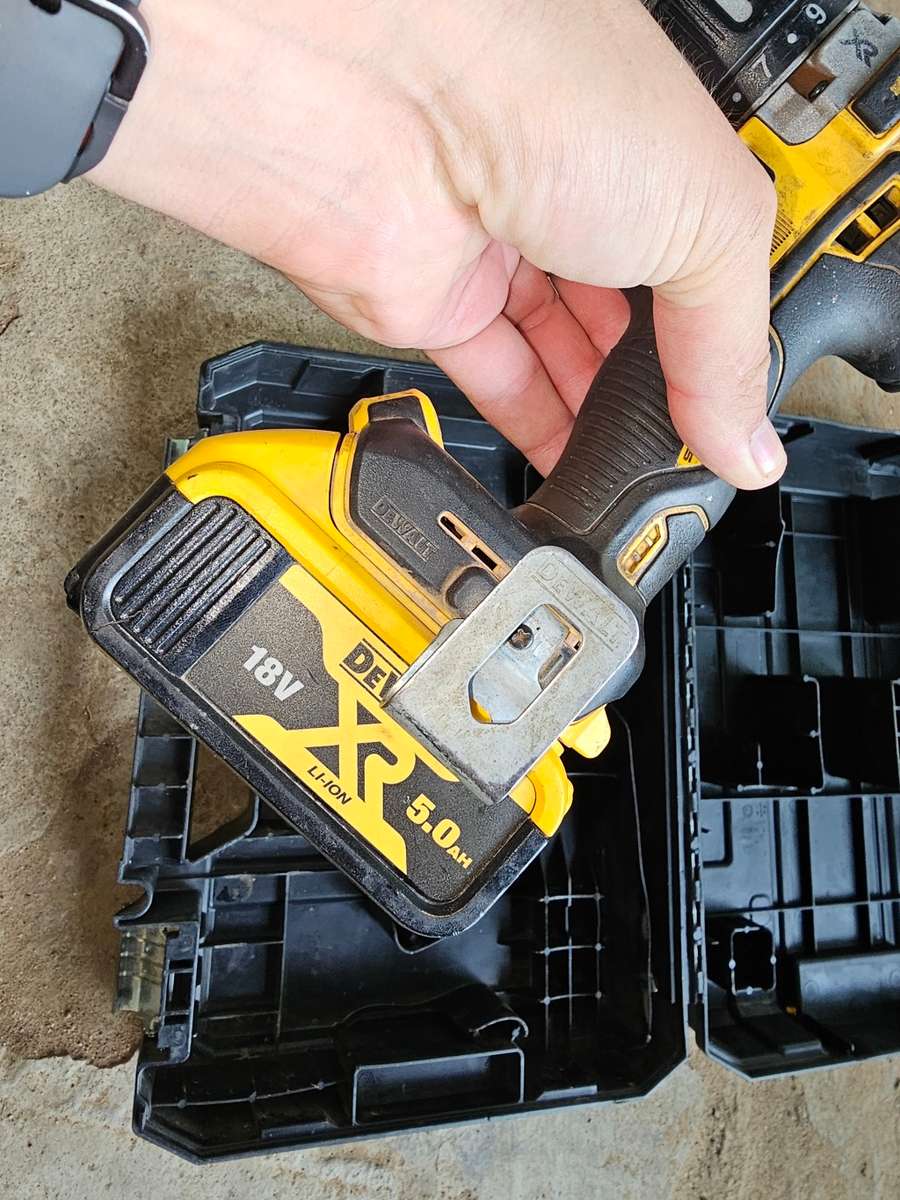 DEWALT DCD796 18V 5AH GOOD WORKING CONDITION GRAB A BARGAIN! LATE ENTRY GRAB IT NOW!