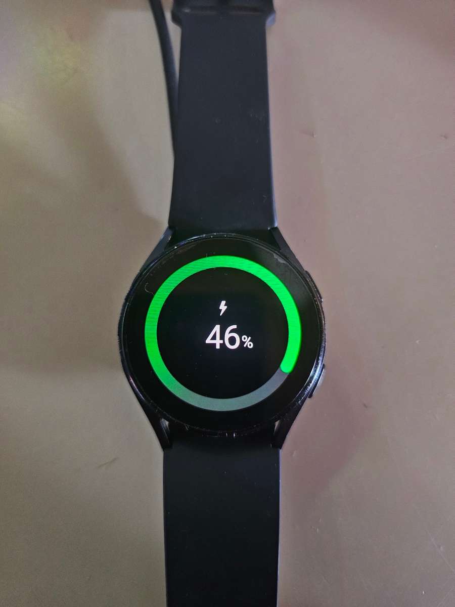 SAMSUNG WATCH 5 WITH CHARGER