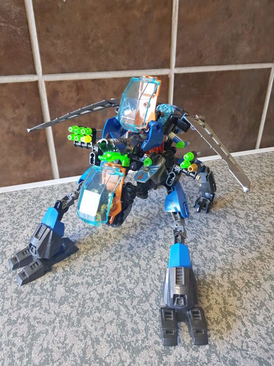 14 x LEGO "Hero Factory" Figures ++ Extra loose pieces