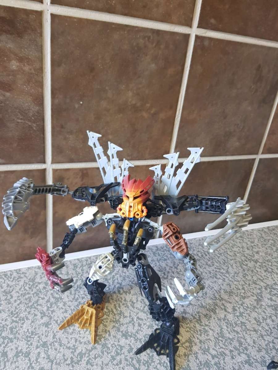 14 x LEGO "Hero Factory" Figures ++ Extra loose pieces