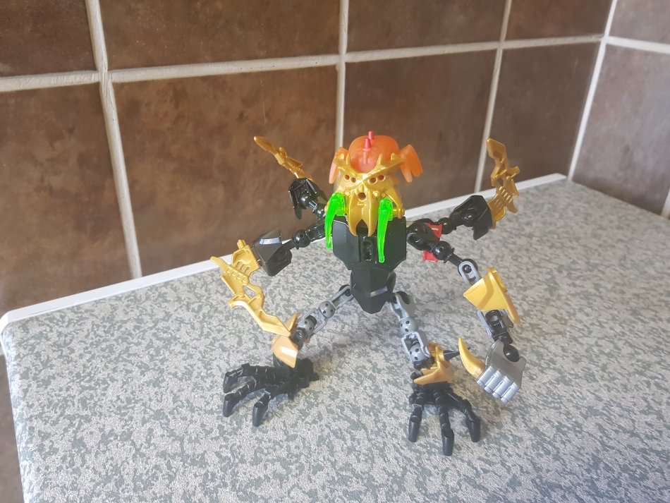 14 x LEGO "Hero Factory" Figures ++ Extra loose pieces