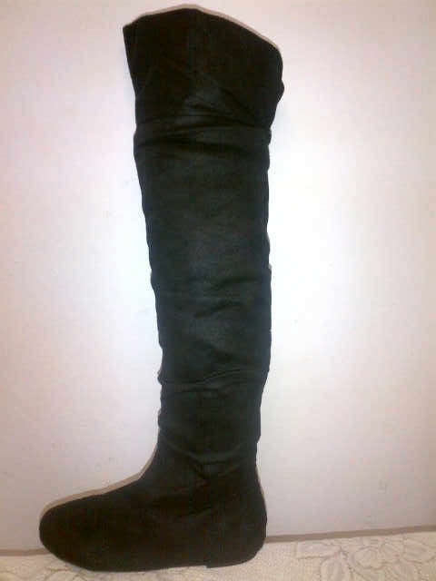 THIGH HIGH BLACK LADIES BOOTS**SIZE 7 AVAIL** LAST PAIR LEFT OF LOT**