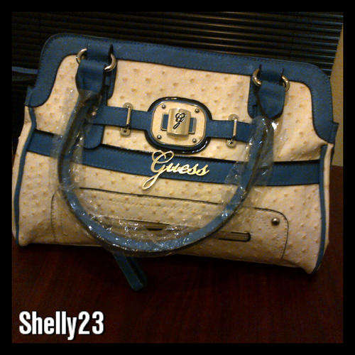 LADIES ELEGANT GUESS LEATHER HANDBAG INCL FREE LADIES GUESS WATCH