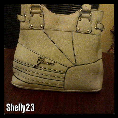 LADIES GUESS LEATHER HANDBAG IN GREY**ONLY ONE AVAIL IN THIS COLOUR**INCLUDING LADIES GUESS WATCH**