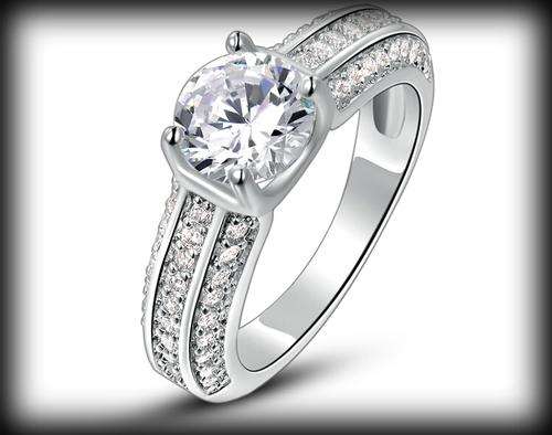 18kt White Gold Topaz Gemstone Ladies Ring**In Stock**