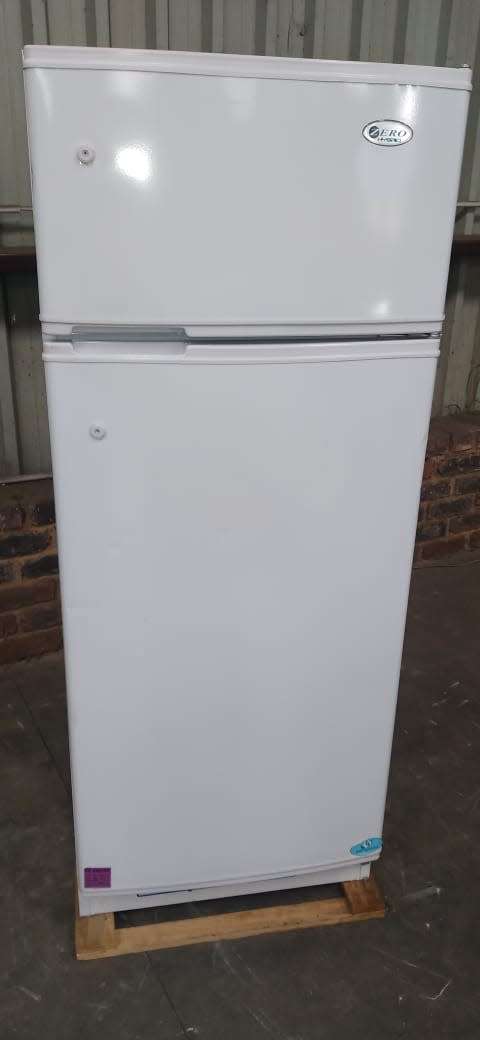 Zero Appliances 230Ltr Gas and Electric Fridge Freezer (Factory Seconds) - UNBOXED