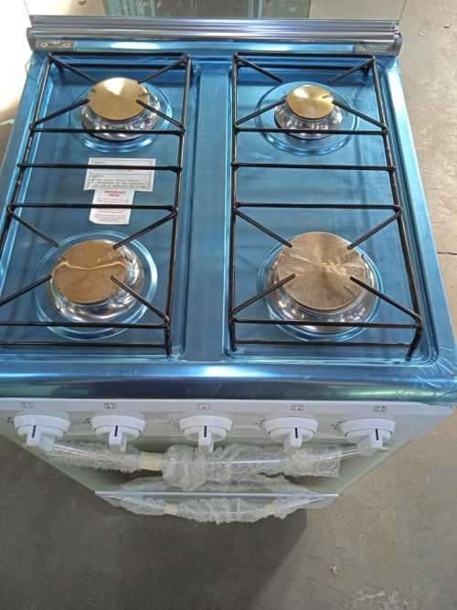 4 BURNER GAS STOVE, GAS OVEN WITH FULL FFD (WHITE) - SHOP SOILED - NOT BOXED