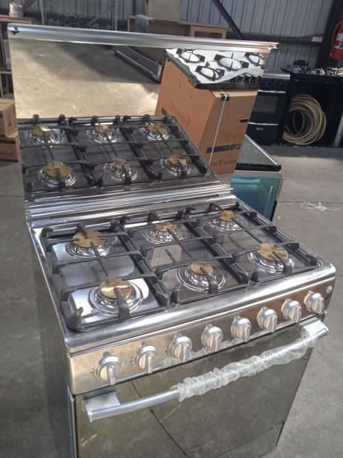 6 Burner Stainless Steel Gas Stove With Gas Oven - Not Boxed - Shop Soiled