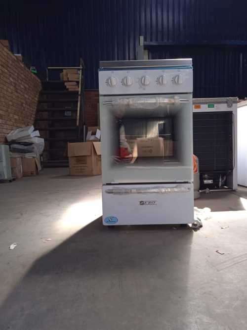 4 PLATE GAS STOVE AND GAS OVEN - SHOP SOILED - NOT BOXED