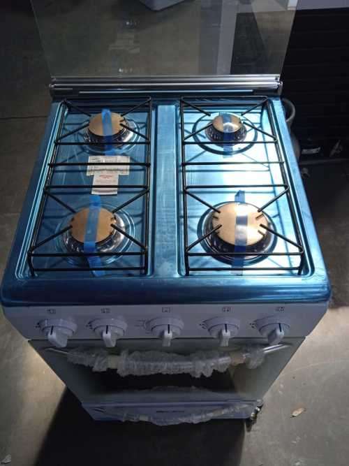 4 PLATE GAS STOVE AND GAS OVEN - SHOP SOILED - NOT BOXED