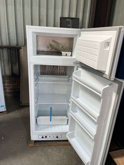 Zero Appliances 230Ltr Gas and Electric Fridge Freezer (Factory Seconds) - UNBOXED