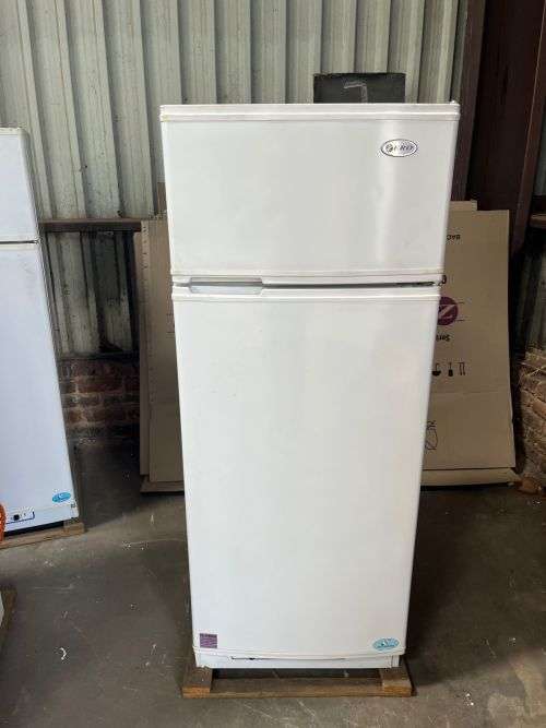 Zero Appliances 230Ltr Gas and Electric Fridge Freezer (Factory Seconds) - UNBOXED