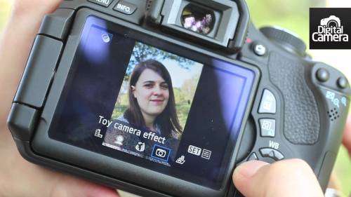 Canon EOS 600D SLR Camera with EF-S 18-55mm f/3.5-5.6 DC III Lens (18MP) 3.0 inch LCD BRAND NEW