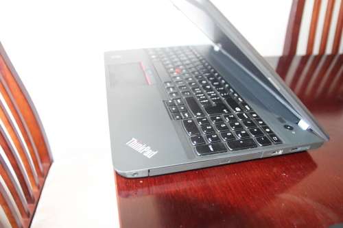 LENOVO THINKPAD E550 INTEL CORE I5-5200U CPU 2.2GHZ  128GB SSD 4GB IN MINT CONDITION