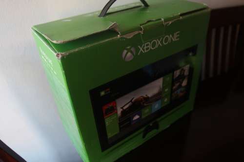 XBOX ONE SECOND HAND WITH ONE CONTROLLER (WITH BOX)