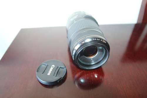 CANON EF-S LENS 70-300mm IS IN MINT CONDITION(Black)
