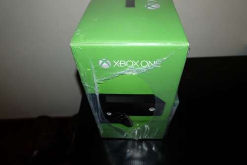 Xbox One 500GB + Fifa 17 (Xbox One) Brand New seal in the box