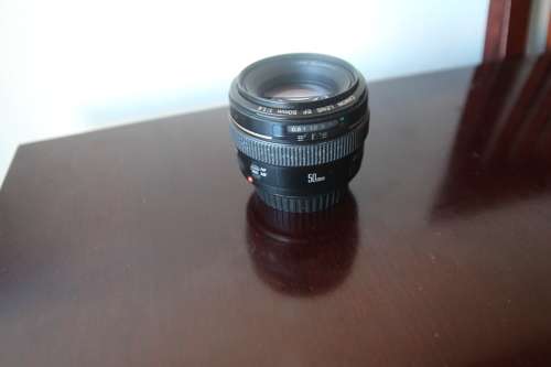 CANON EF 50MM LENS 1:1.4 IN MINT CONDITION