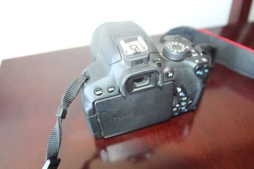 Canon EOS 700D DSLR with EF 28-80mm 1:3.5-5.6 II IN MINT CONDITION