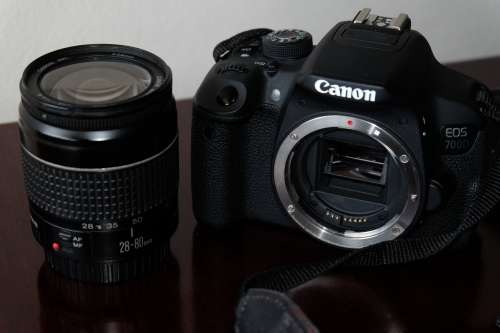 Canon EOS 700D DSLR with EF 28-80mm 1:3.5-5.6 II IN MINT CONDITION