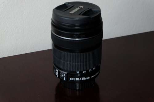 CANON LENS EF-S 18-135mm f 3.5-5.6 IS STM Lens IN MINT CONDITION