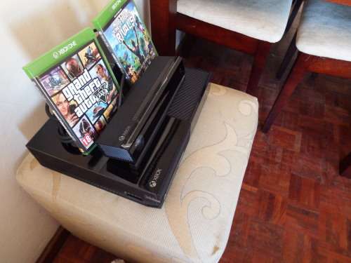 XBOX 1 CONSOL PLUS CAMERA AND TWO GAMES IN MINT CONDITION