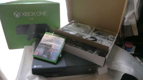XBOX 1 1TB IN THE BOX WITH ALL ACCESSORIES INCLUDED ONE GAME AND EARPHONE