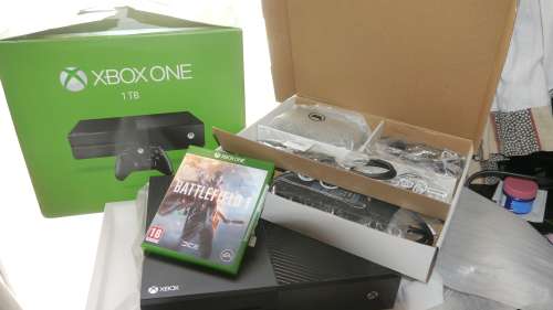 XBOX 1 1TB IN THE BOX WITH ALL ACCESSORIES INCLUDED ONE GAME AND EARPHONE
