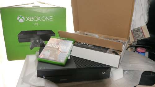 XBOX 1 1TB IN THE BOX WITH ALL ACCESSORIES INCLUDED ONE GAME AND EARPHONE