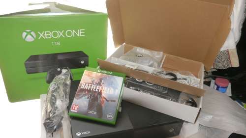 XBOX 1 1TB IN THE BOX WITH ALL ACCESSORIES INCLUDED ONE GAME AND EARPHONE