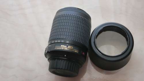 NIKON AF 55-200MM VR LENS IN MINT CONDITION