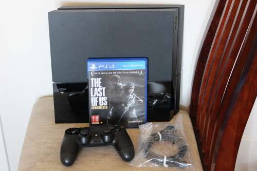 SONY PLAYSTATION 4 500GB BLACK WITH ONE GAME (THE LAST OF US)
